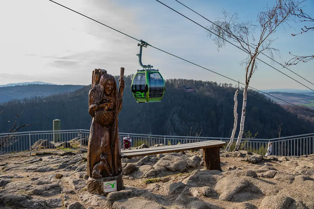 Schön ist es mit der Seilbahn zu fahren